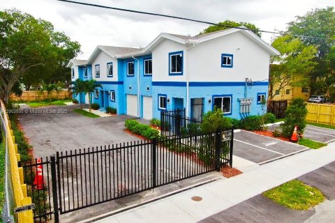 Propiedad comercial en venta en Fort Lauderdale, Florida, 168.25 m2 № 1955530 - foto 3