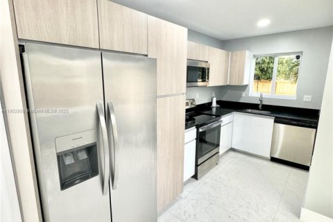 Propiedad comercial en venta en Fort Lauderdale, Florida, 168.25 m2 № 1955530 - foto 11