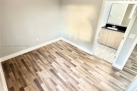 Propiedad comercial en venta en Fort Lauderdale, Florida, 168.25 m2 № 1955530 - foto 20