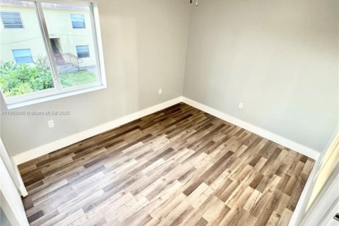 Propiedad comercial en venta en Fort Lauderdale, Florida, 168.25 m2 № 1955530 - foto 18