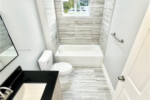 Propiedad comercial en venta en Fort Lauderdale, Florida, 168.25 m2 № 1955530 - foto 16