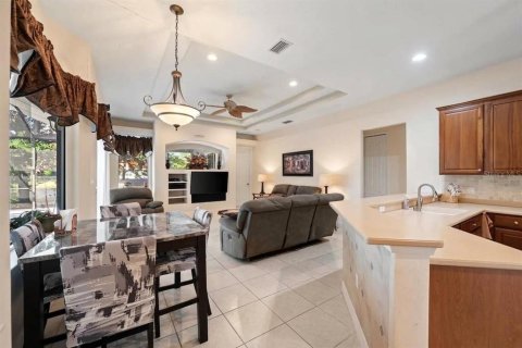 House in Lakewood Ranch, Florida 4 bedrooms, 239.5 sq.m. № 2349811 - photo 16