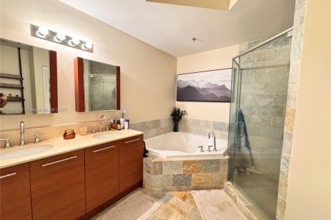 Condo in Sunrise, Florida, 2 bedrooms  № 1929440 - photo 18