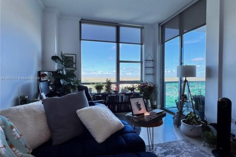 Condo in Sunrise, Florida, 2 bedrooms  № 1929440 - photo 3