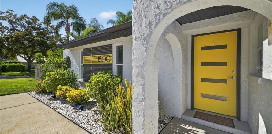 House in Dunedin, Florida 3 bedrooms, 120.87 sq.m. № 1900856