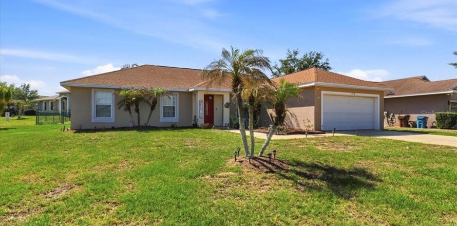 House in Lake Wales, Florida 3 bedrooms, 164.44 sq.m. № 2202376