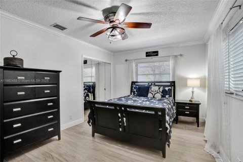 House in Pompano Beach, Florida 4 bedrooms, 189.15 sq.m. № 1890203 - photo 17