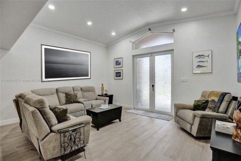 House in Pompano Beach, Florida 4 bedrooms, 189.15 sq.m. № 1890203 - photo 11