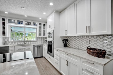House in Pompano Beach, Florida 4 bedrooms, 189.15 sq.m. № 1890203 - photo 4