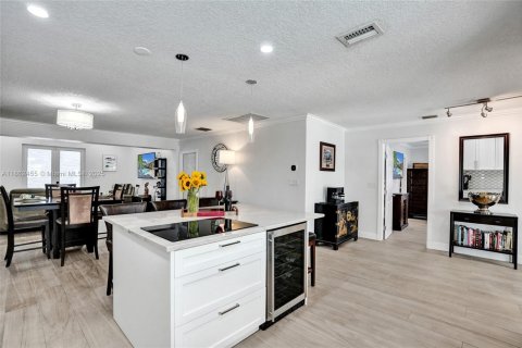 House in Pompano Beach, Florida 4 bedrooms, 189.15 sq.m. № 1890203 - photo 9