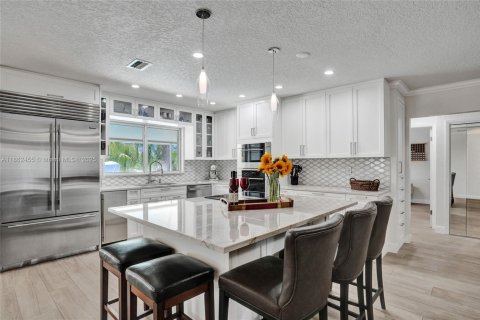 House in Pompano Beach, Florida 4 bedrooms, 189.15 sq.m. № 1890203 - photo 3