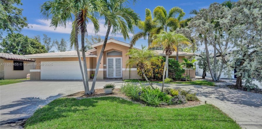 House in Pompano Beach, Florida 4 bedrooms, 189.15 sq.m. № 1890203