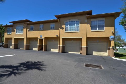 Condo in Tampa, Florida, 1 bedroom  № 1411328 - photo 1