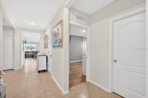 Villa ou maison à louer à Sorrento, Floride: 3 chambres, 171.5 m2 № 2096082 - photo 2