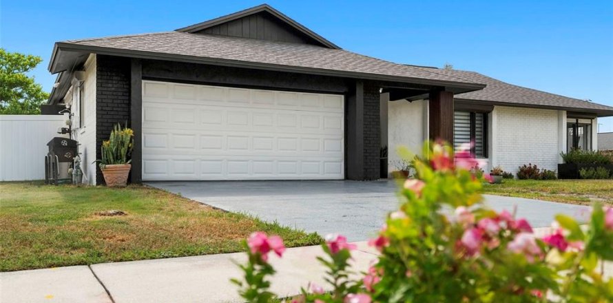 Villa ou maison à Orlando, Floride 4 chambres, 156.35 m2 № 2303370