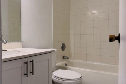 Снять в аренду кондоминиум в Тамарак, Флорида 2 спальни, 100.43м2, № 2027957 - фото 12