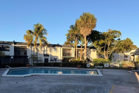 Снять в аренду кондоминиум в Тамарак, Флорида 2 спальни, 100.43м2, № 2027957 - фото 20