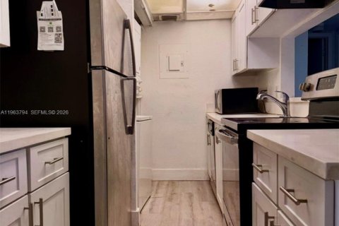 Снять в аренду кондоминиум в Тамарак, Флорида 2 спальни, 100.43м2, № 2027957 - фото 6