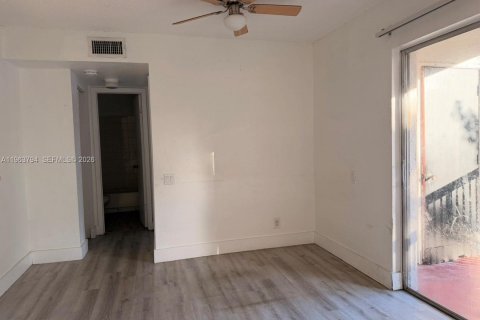 Снять в аренду кондоминиум в Тамарак, Флорида 2 спальни, 100.43м2, № 2027957 - фото 7