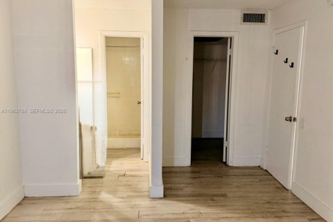 Снять в аренду кондоминиум в Тамарак, Флорида 2 спальни, 100.43м2, № 2027957 - фото 15