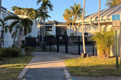 Снять в аренду кондоминиум в Тамарак, Флорида 2 спальни, 100.43м2, № 2027957 - фото 21