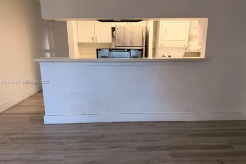 Снять в аренду кондоминиум в Тамарак, Флорида 2 спальни, 100.43м2, № 2027957 - фото 8