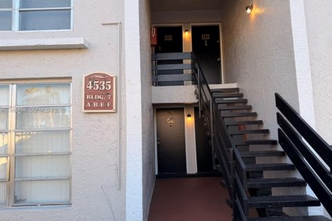 Снять в аренду кондоминиум в Тамарак, Флорида 2 спальни, 100.43м2, № 2027957 - фото 23