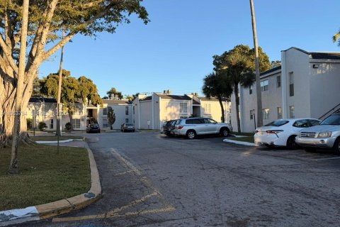 Снять в аренду кондоминиум в Тамарак, Флорида 2 спальни, 100.43м2, № 2027957 - фото 22