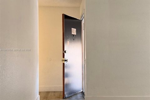 Снять в аренду кондоминиум в Тамарак, Флорида 2 спальни, 100.43м2, № 2027957 - фото 19