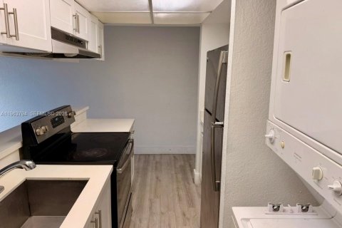 Кондоминиум с 2 спальнями в Тамарак, Флорида № 2027957