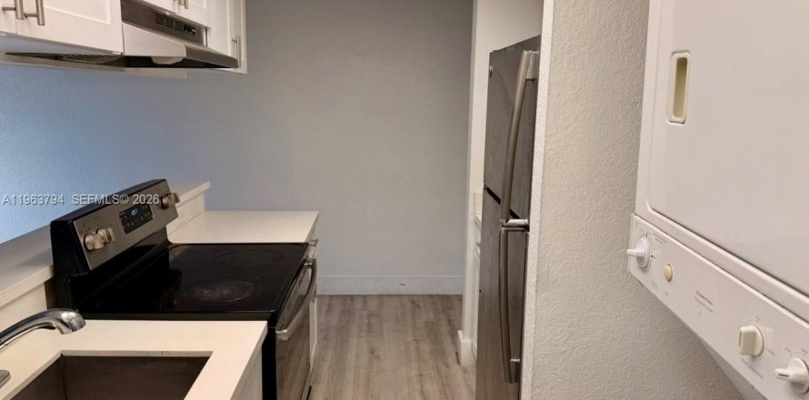 Кондоминиум с 2 спальнями в Тамарак, Флорида № 2027957