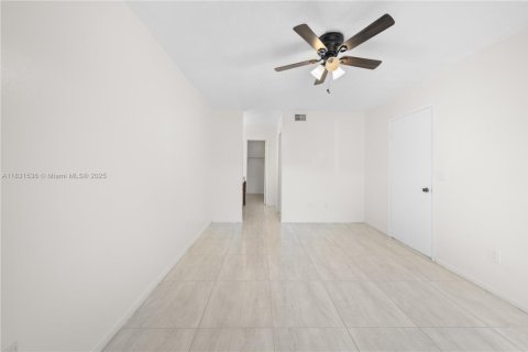 Condominio en venta en Miami, Florida, 3 dormitorios, 117.61 m2 № 1962765 - foto 10