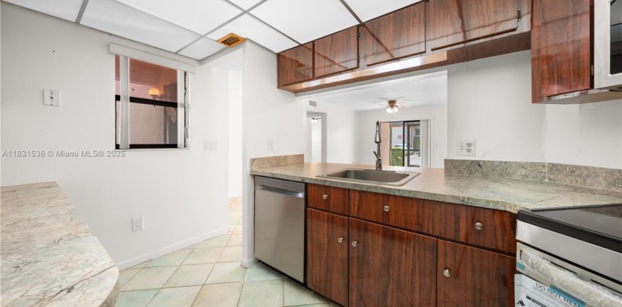 Condominio en Miami, Florida, 3 dormitorios  № 1962765