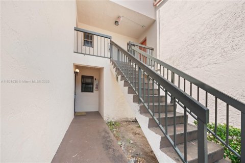 Condominio en venta en Miami, Florida, 3 dormitorios, 117.61 m2 № 1962765 - foto 27