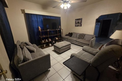 House in Tampa, Florida 2 bedrooms, 86.96 sq.m. № 2091867 - photo 3