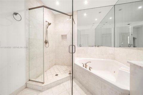 Купить кондоминиум в Майами, Флорида 3 спальни, 180.6м2, № 2008995 - фото 16