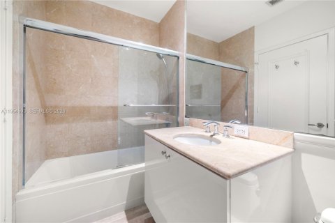 Купить кондоминиум в Майами, Флорида 3 спальни, 180.6м2, № 2008995 - фото 24