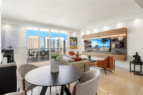 Купить кондоминиум в Майами, Флорида 3 спальни, 180.6м2, № 2008995 - фото 2