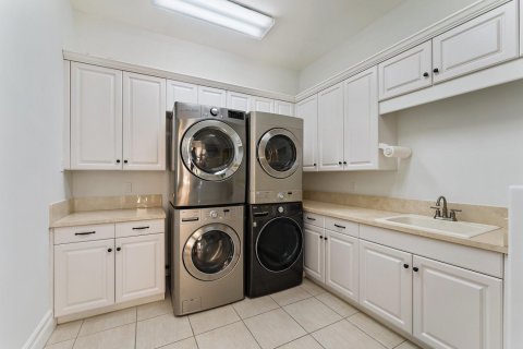 Casa en alquiler en Manalapan, Florida, 7 dormitorios, 786.14 m2 № 1036103 - foto 1