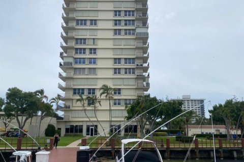 Condo in Boca Raton, Florida, 2 bedrooms  № 981944 - photo 1