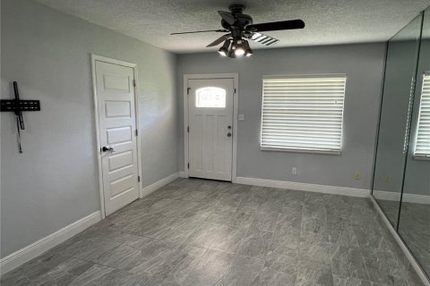 House in Tampa, Florida 3 bedrooms, 123.93 sq.m. № 1857866 - photo 5