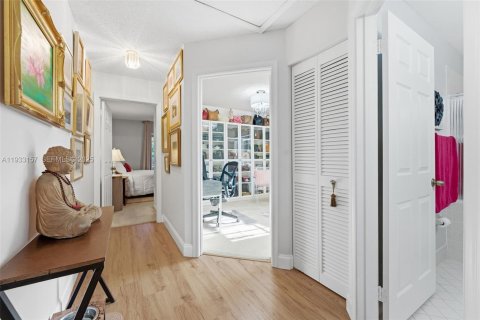 Villa ou maison à vendre à Weston, Floride: 4 chambres, 215.9 m2 № 1992092 - photo 19