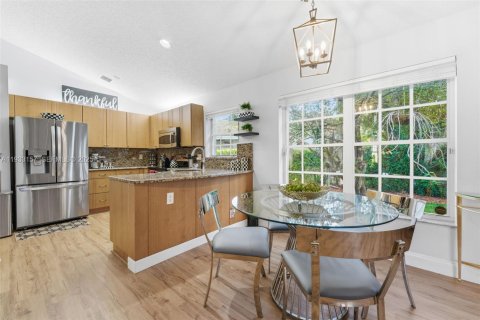 Купить виллу или дом в Уэстон, Флорида 4 спальни, 215.9м2, № 1992092 - фото 12