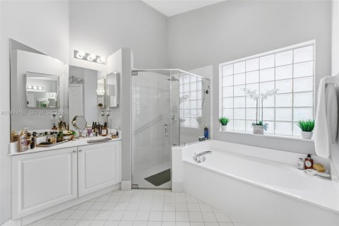 Villa ou maison à vendre à Weston, Floride: 4 chambres, 215.9 m2 № 1992092 - photo 17