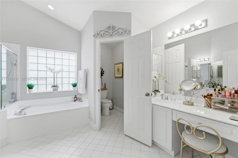 Villa ou maison à vendre à Weston, Floride: 4 chambres, 215.9 m2 № 1992092 - photo 18