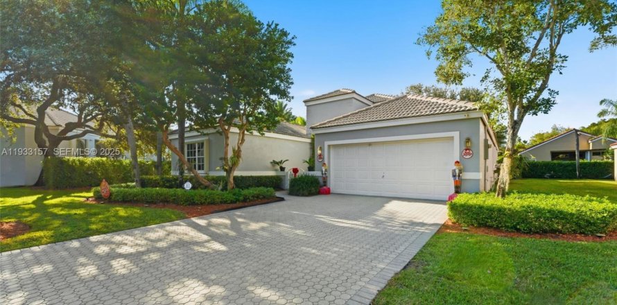 Дом в Уэстон, Флорида 4 спальни, 215.9м2 № 1992092