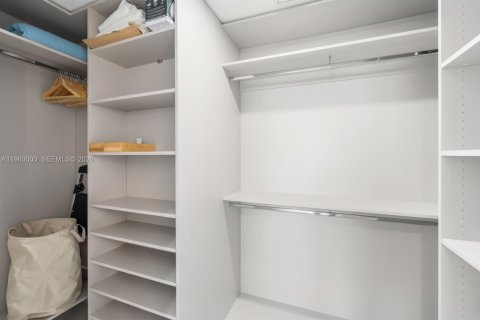 Condominio en alquiler en Miami, Florida, 1 dormitorio, 100.8 m2 № 2020274 - foto 14