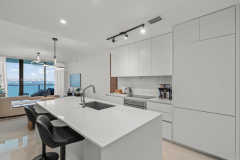 Condominio en alquiler en Miami, Florida, 1 dormitorio, 100.8 m2 № 2020274 - foto 5