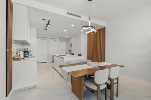 Condominio en alquiler en Miami, Florida, 1 dormitorio, 100.8 m2 № 2020274 - foto 3