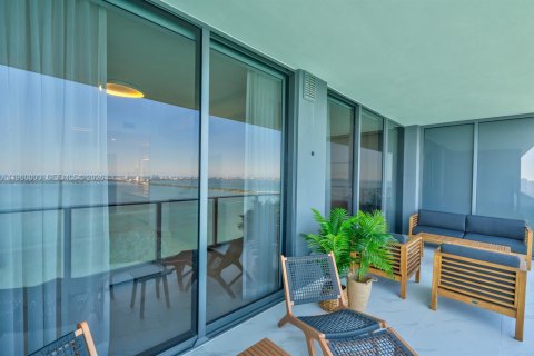 Condominio en alquiler en Miami, Florida, 1 dormitorio, 100.8 m2 № 2020274 - foto 18